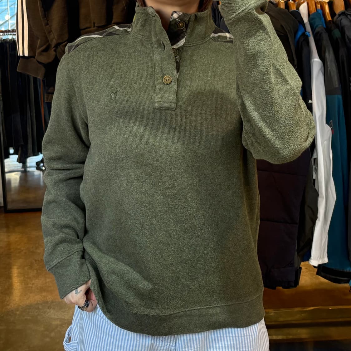 헤지스 카키 버튼 니트 상품이미지1