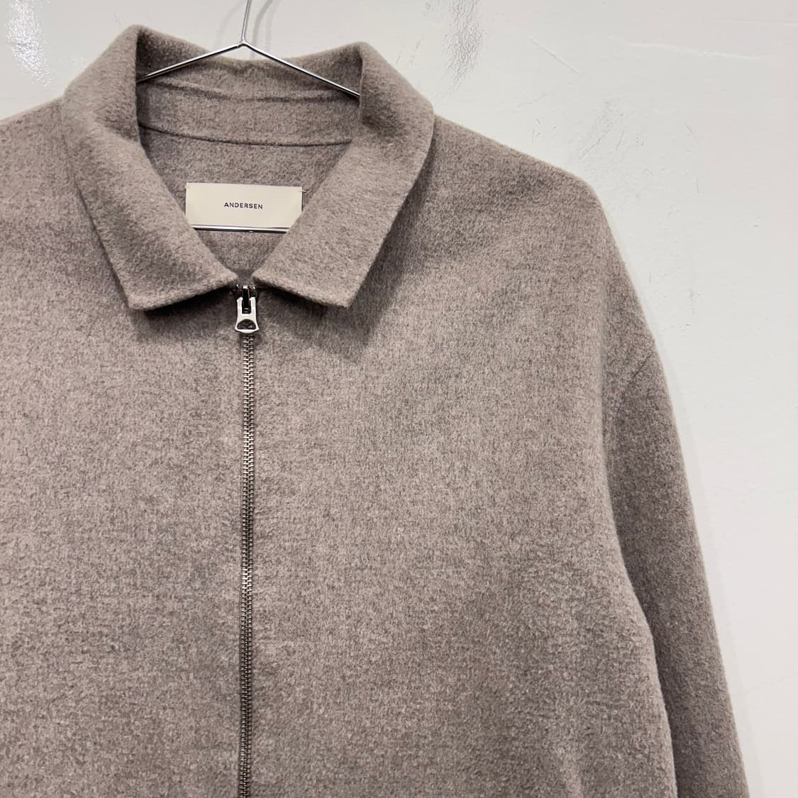 엔더슨 핸드메이드 울 카라 집업 미니멀 자켓 상품이미지1