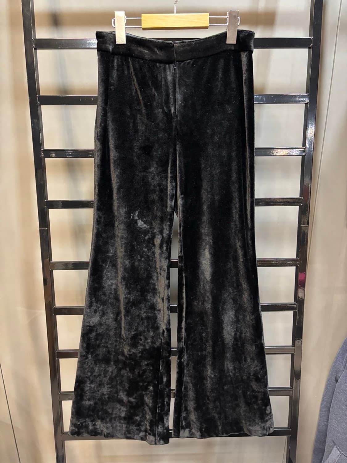 (55) 한섬 오브제 벨벳 플레어 팬츠 블랙 4.9 상품이미지1