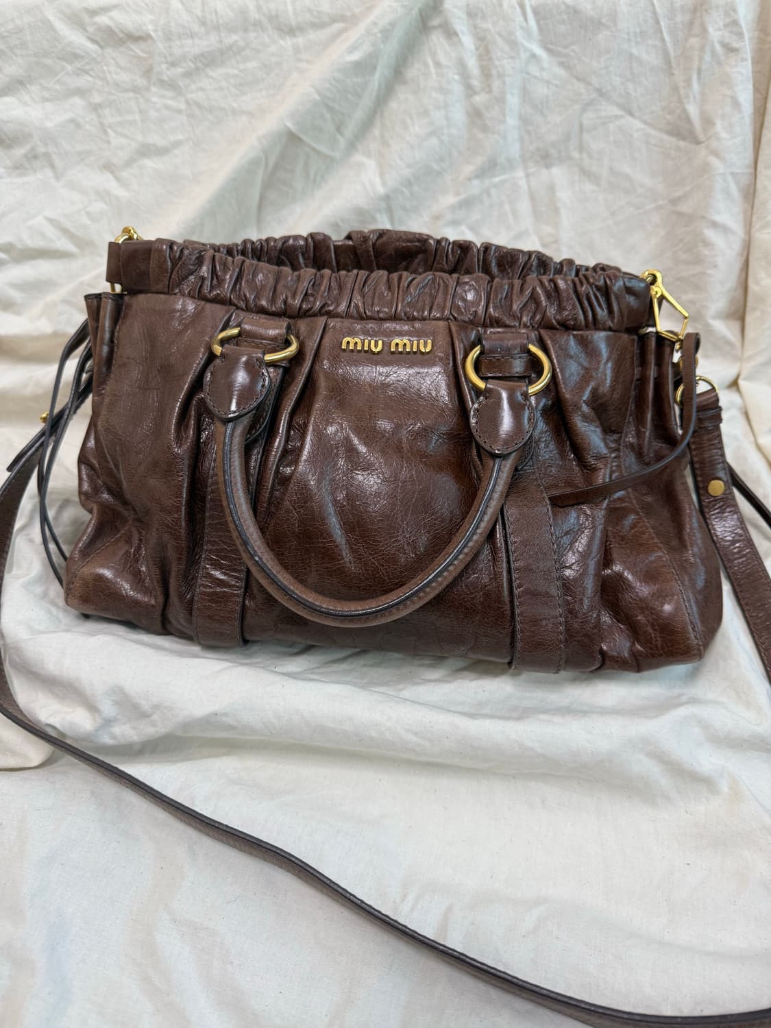 미우미우 브라운 비텔로 백 스칸디백 상품이미지3