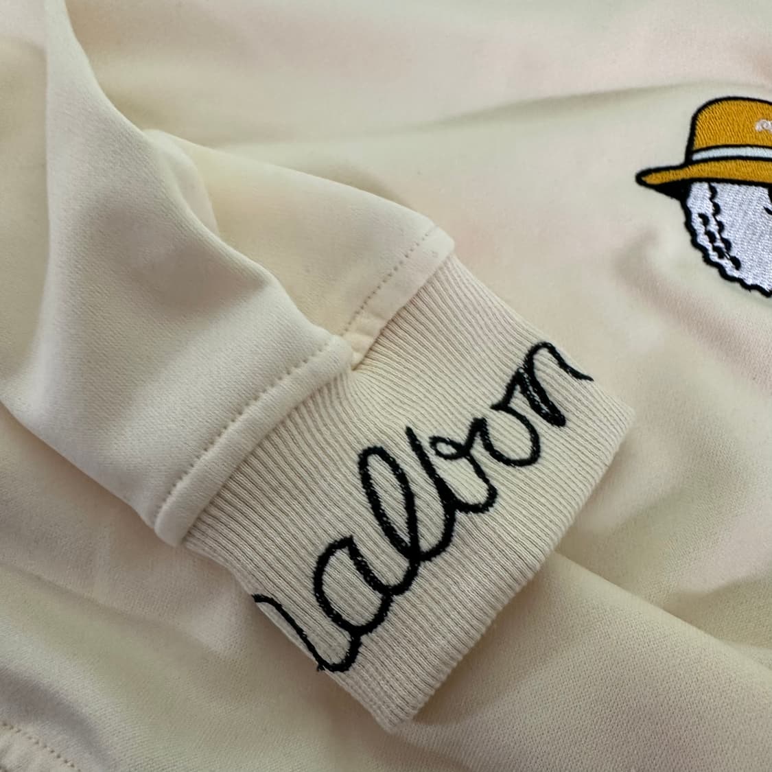 우먼S-M 말본 아이보리 손목로고 맨투맨 상품이미지4