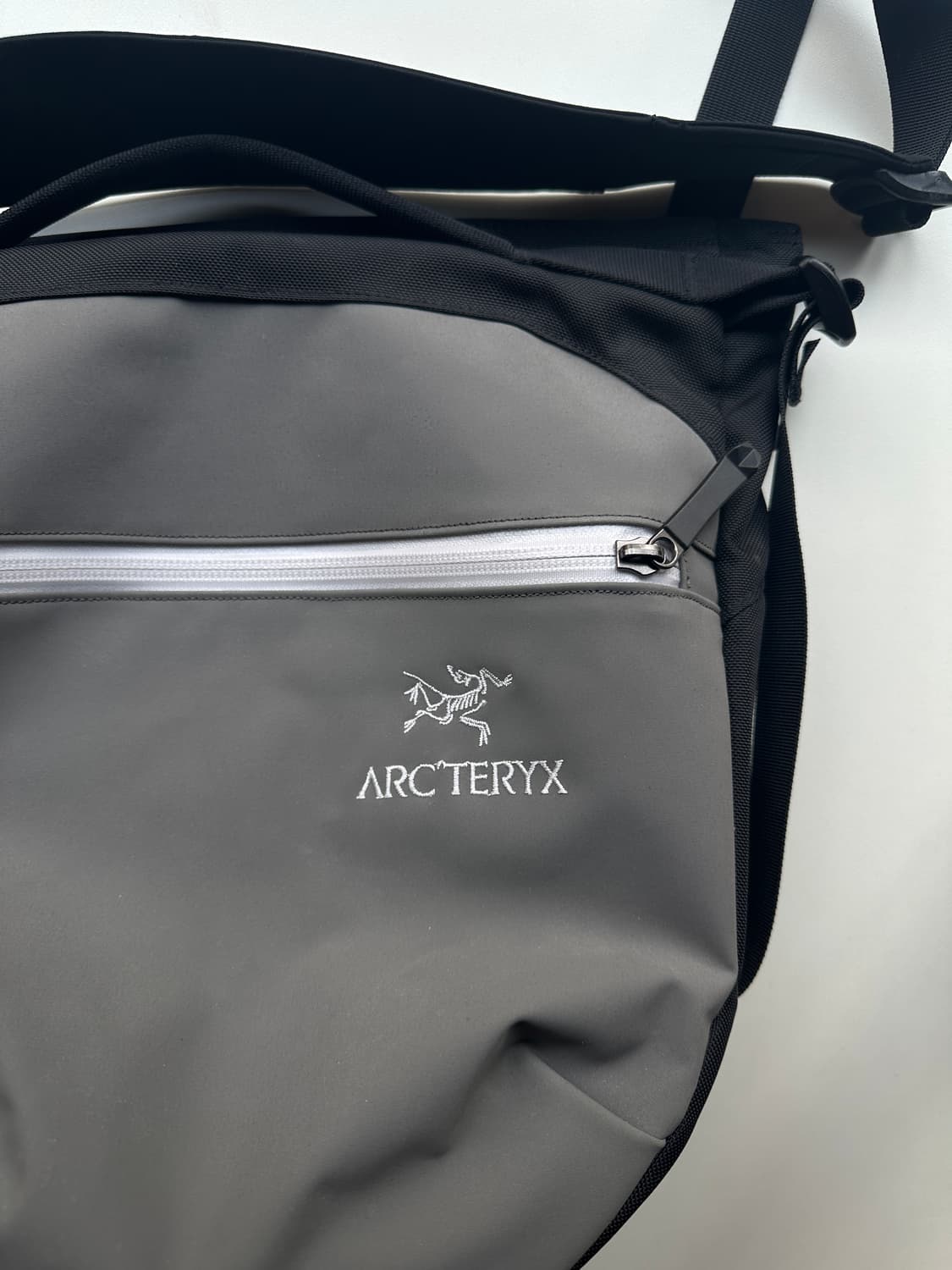 아크테릭스 빔즈 아로 8 리버드 숄더백  상품이미지2