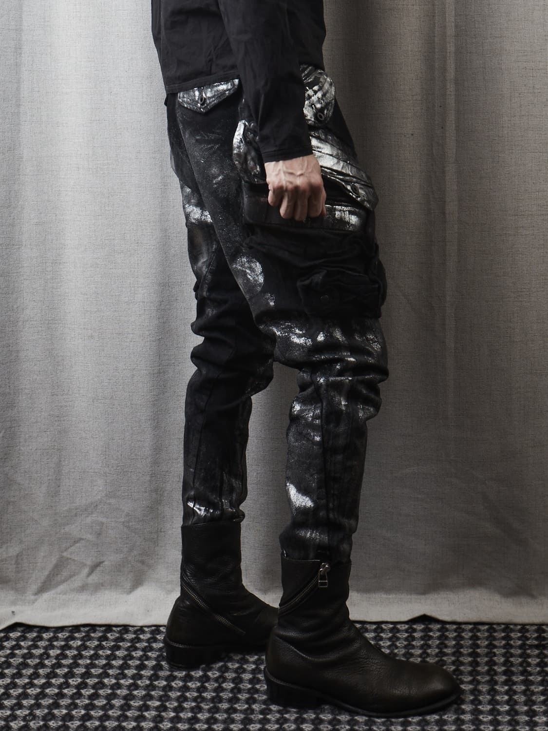 Julius pre ss 2025 실버코팅 가스마스크 팬츠 상품이미지9