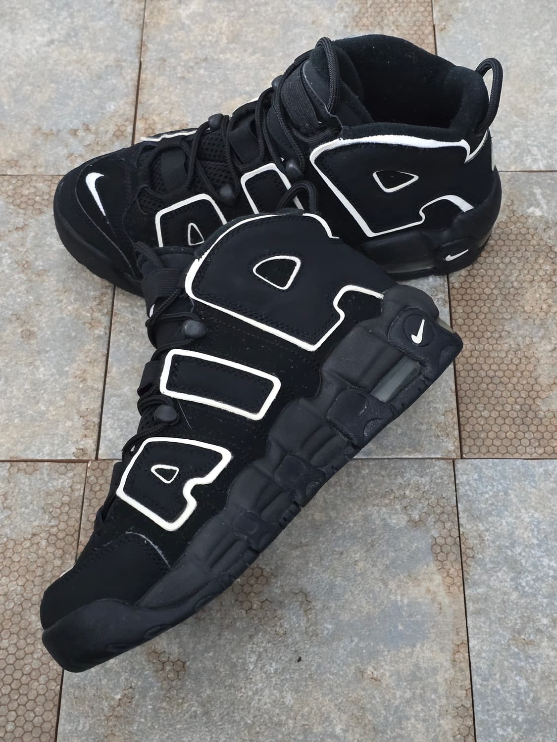 (240)나이키 에어 모어 업템포 검흰  상품이미지5