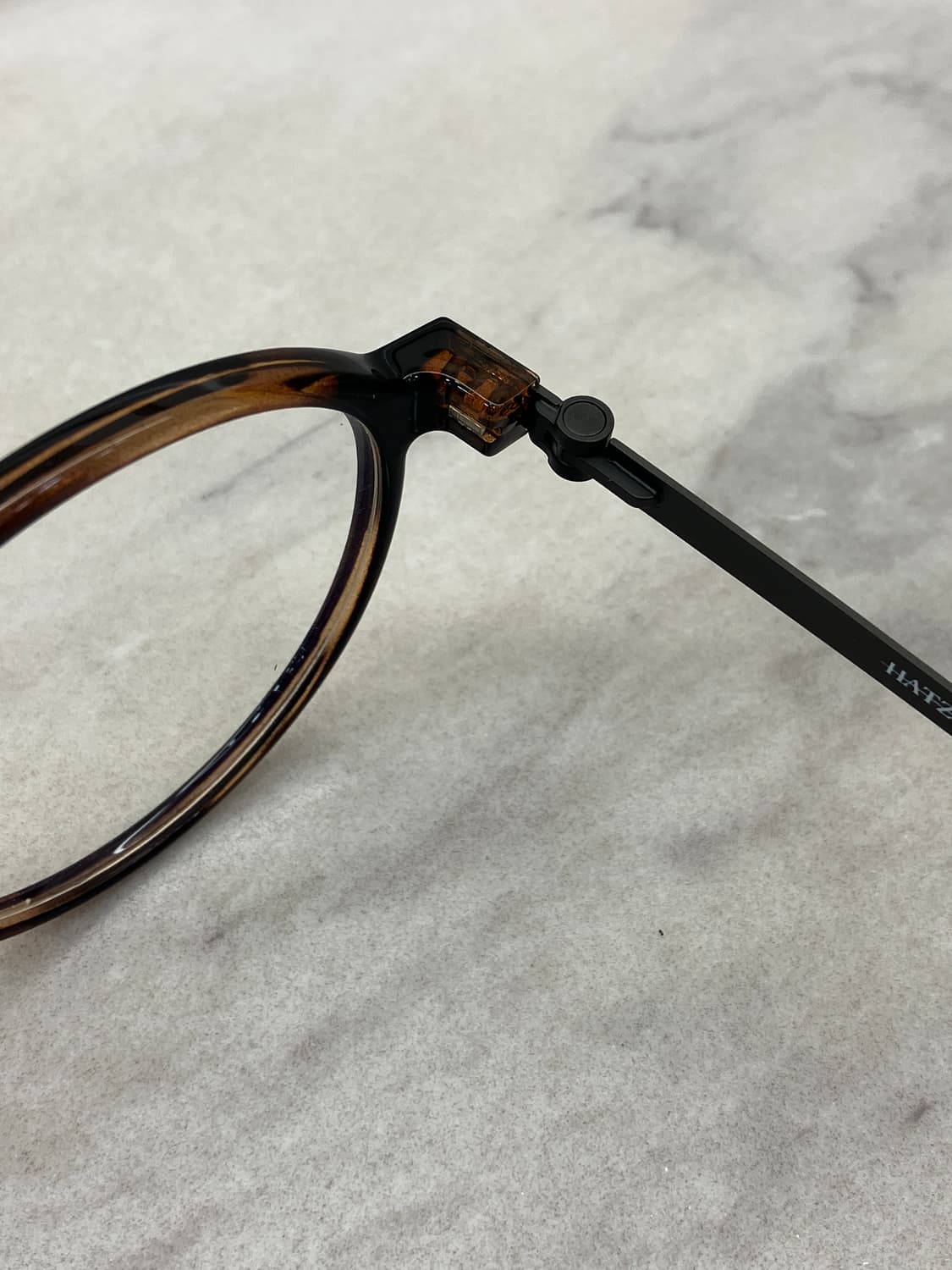 B30 하츠 Hatz 레오파드블랙 라운드 뿔테 안경(15g) 상품이미지3