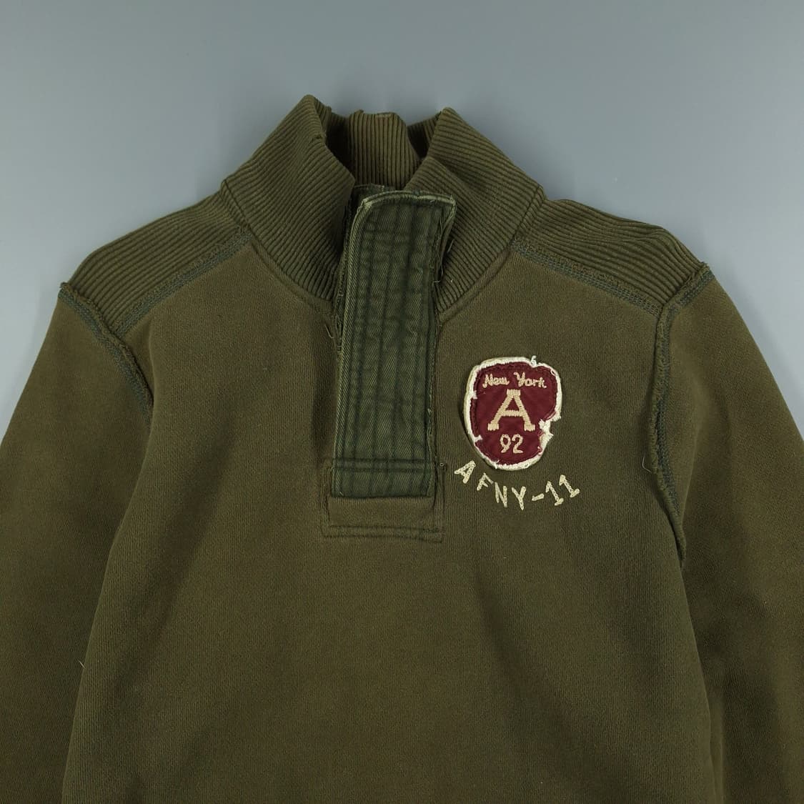 아베크롬비 피치 카키 데미지드 A92 반집업 머슬핏 맨투맨 티셔츠 L 상품이미지5