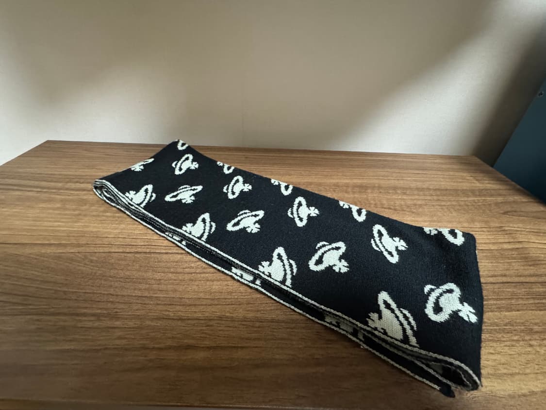 비비안웨스트우드 머플러 상품이미지1