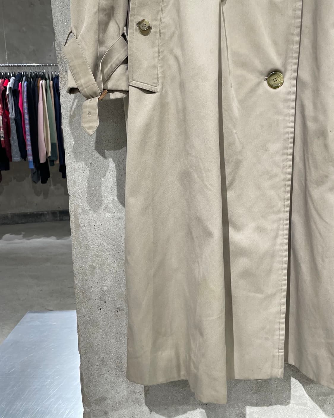 버버리 라이트 베이지 더블 브레스티드 트렌치 코트 상품이미지4