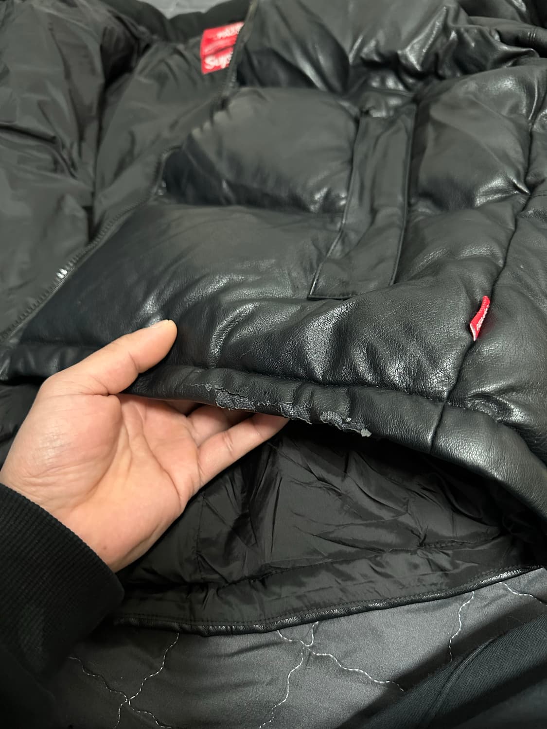 슈프림 노스페이스 레더 눕시 블랙 700패딩 상품이미지9