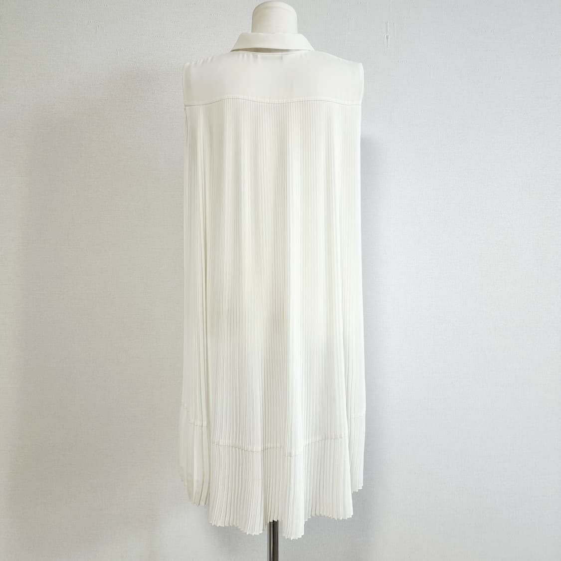 더아이잗컬렉션 셔츠원피스 롱셔츠 블라우스 백플리츠포인트 (55) 상태최상 상품이미지3