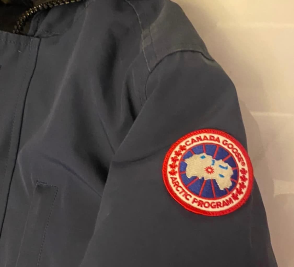 [정품 특가] 캐나다구스 클래식 다운 패딩 네이비 XS 상품이미지2