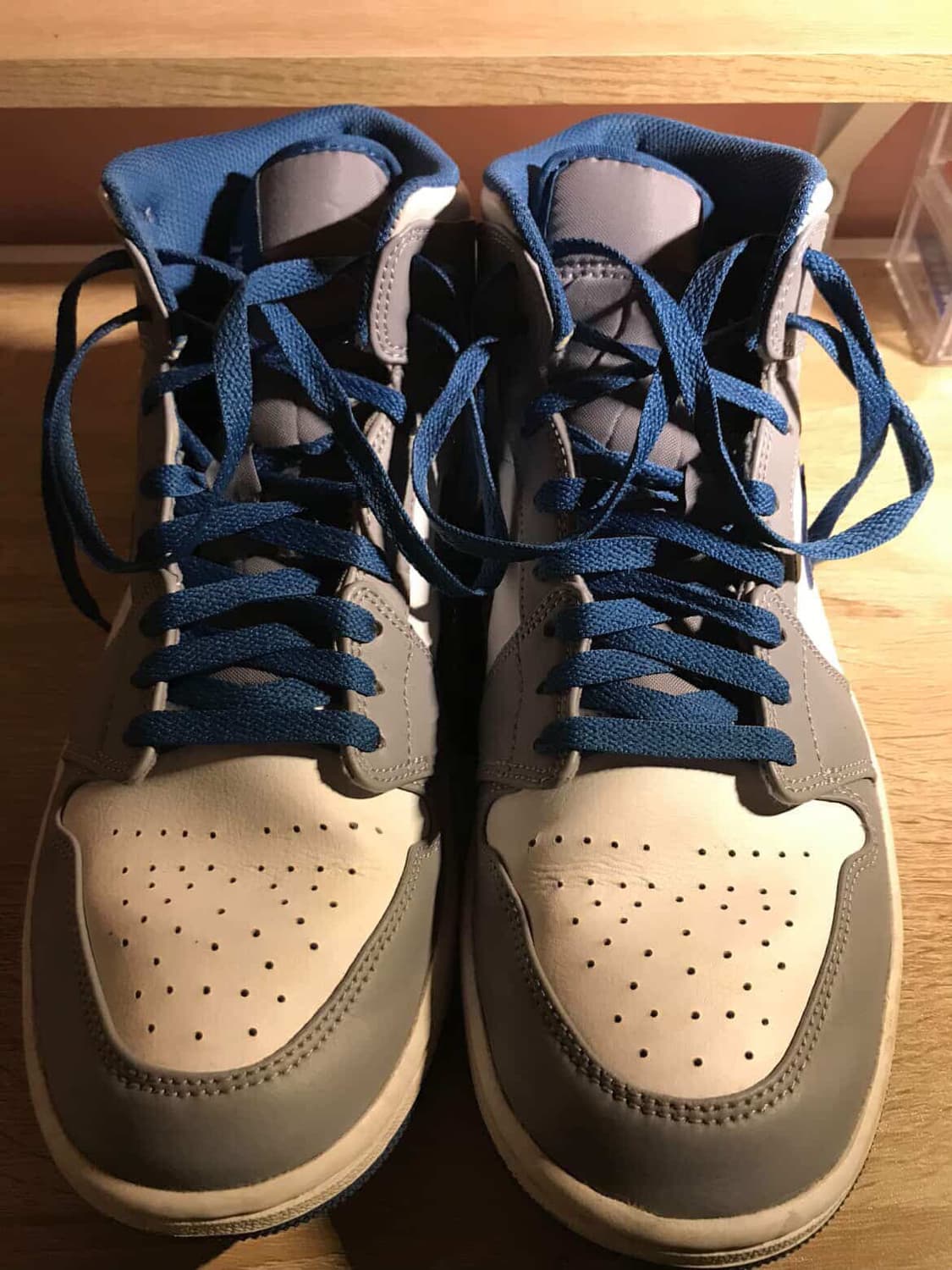 조던 1 미드 시멘트 그레이 트루 블루 상품이미지4