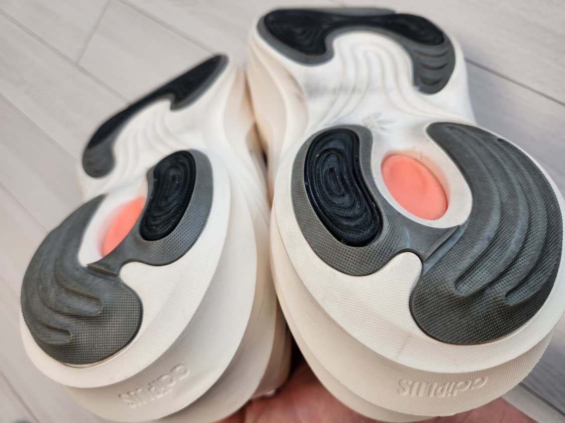 아디다스 운동화 오리지널 아디폼 Q 원더 화이트 사이즈300

밝은색이라 상품이미지5