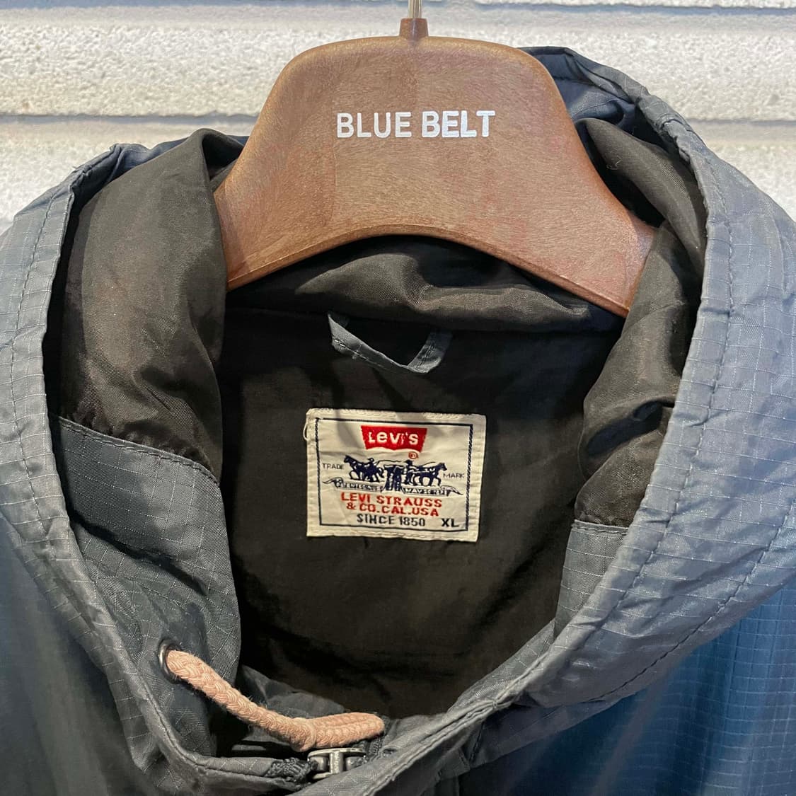 리바이스 나일론 후드 윈드 자켓 4포켓 스트링 디테일 네이비 상품이미지6