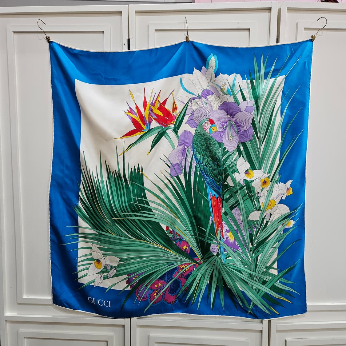 구찌 앵무새 실크스카프 상품이미지1