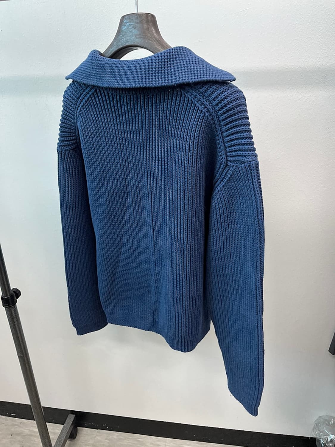 105) 렉토 오픈카라 니트 스웨터  상품이미지10