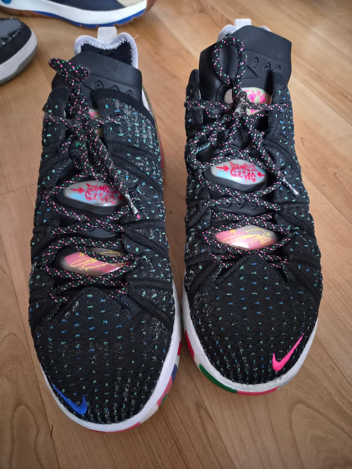 나이키 르브론 18 제임스 갱 블랙 멀티컬러 상품이미지3