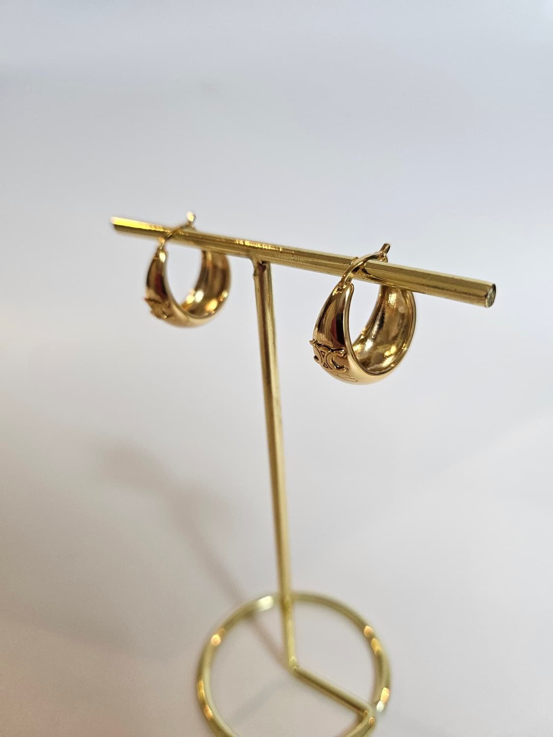 셀린느 트리오페 볼드 후프 귀걸이 금장 상품이미지2