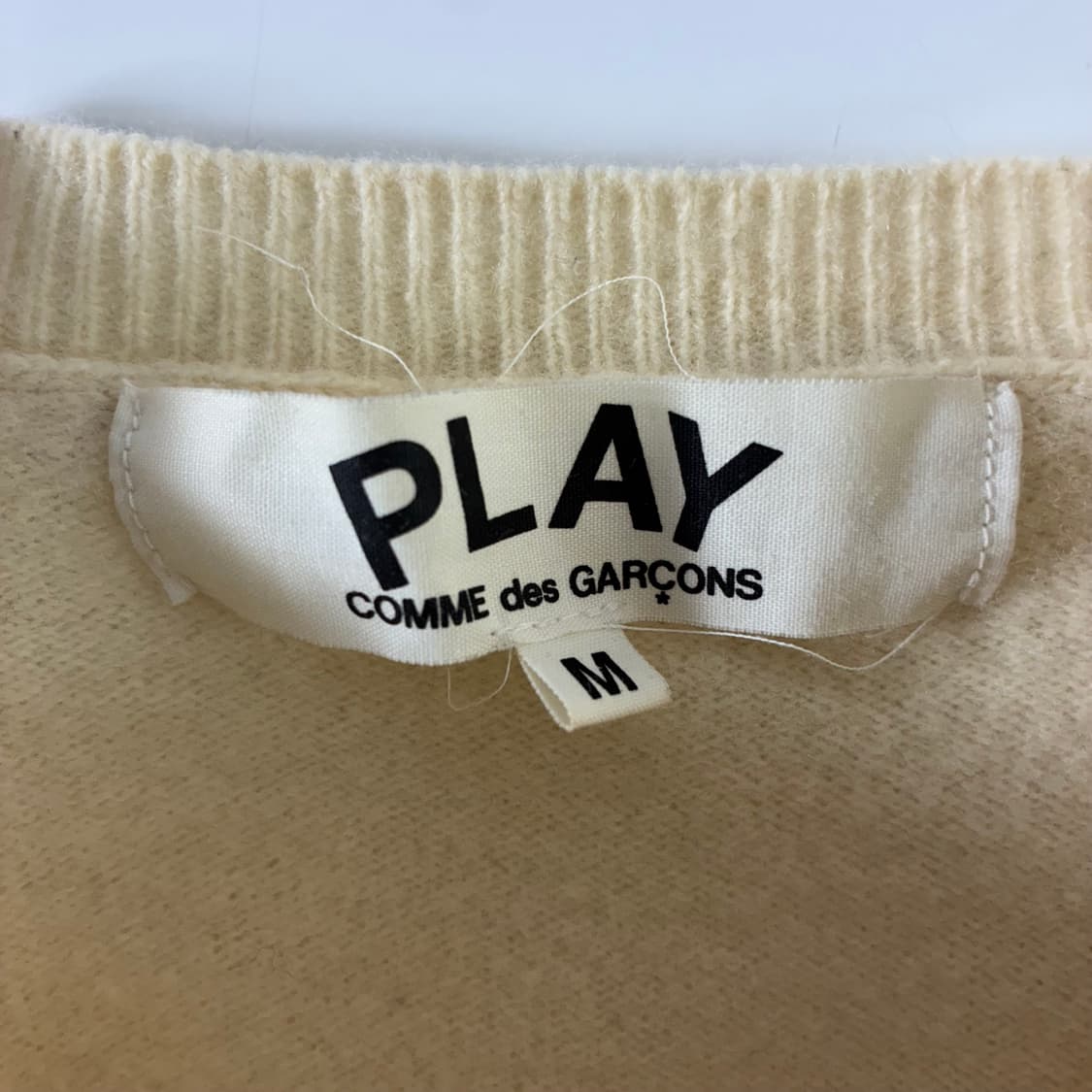 COMME des GARCONS  꼼데가르송 화이트와펜 아이보리 울가디건 상품이미지4