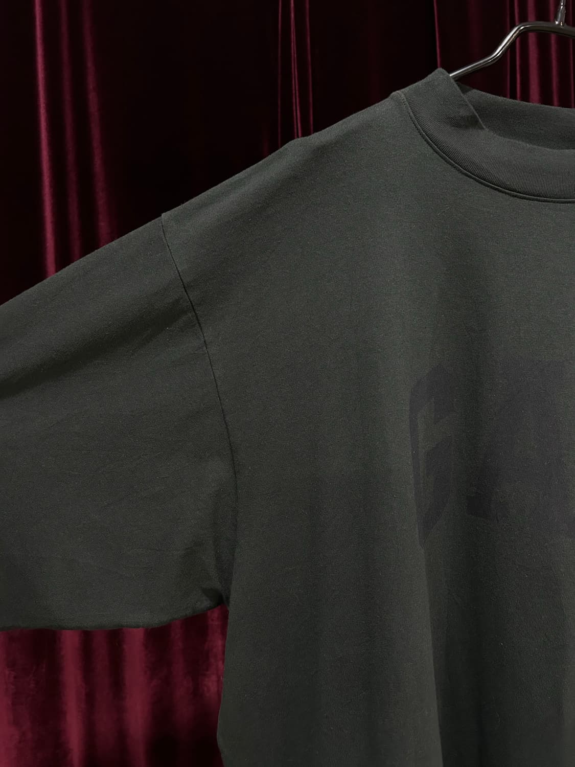 YEEZY DOVE LONG SLEEVE DARK GREY 상품이미지4