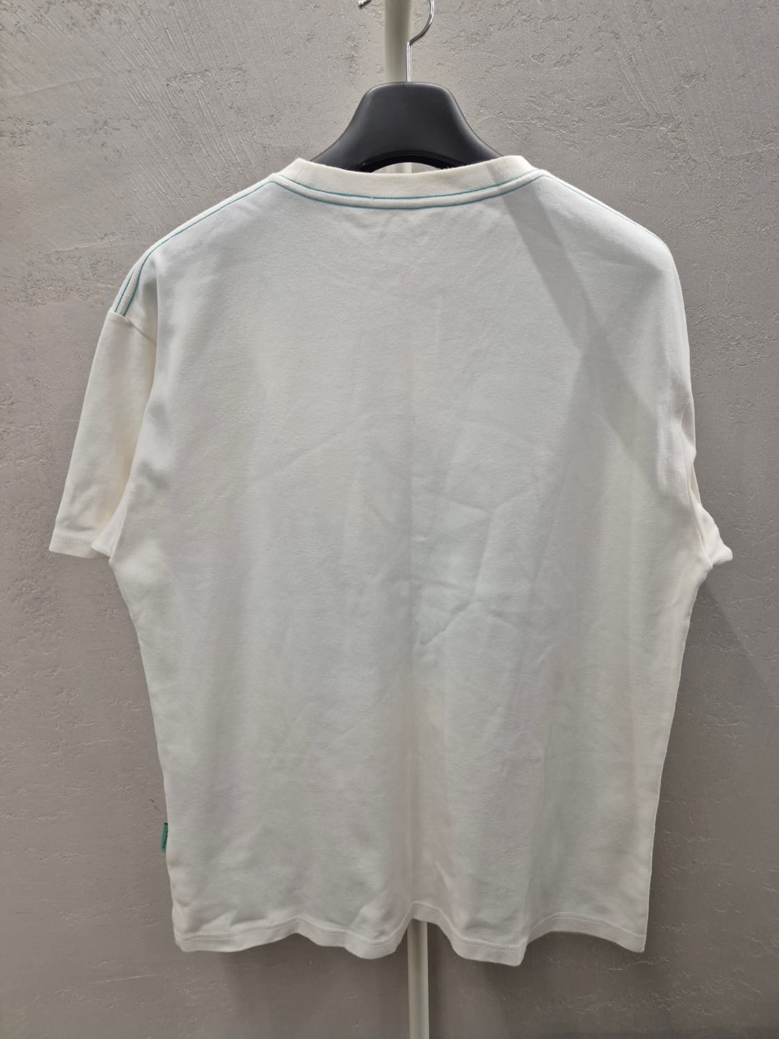 앤더슨벨 아이보리 꽃 자수 반팔 티셔츠 M  상품이미지3