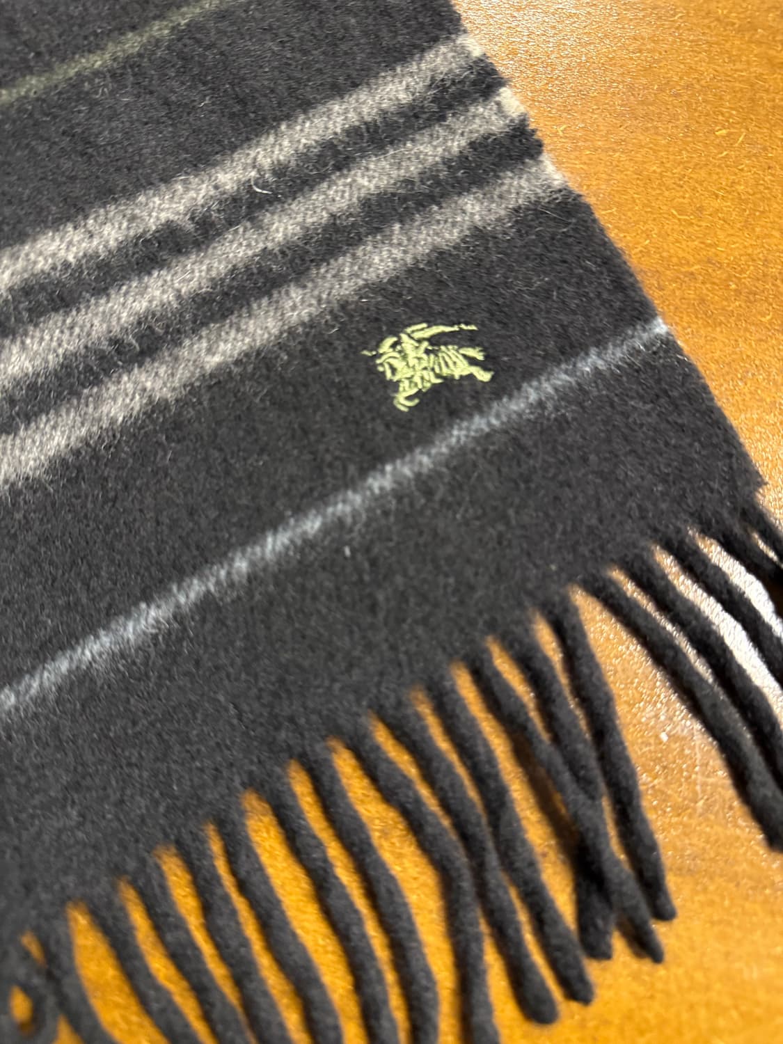 버버리 BURBERRY 블루라벨 스트라이프 캐시미어 머플러 블랙 상품이미지5