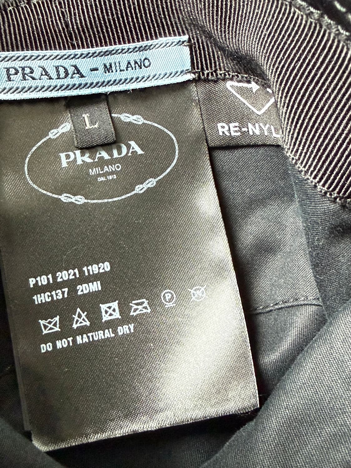 프라다 리나일론 버킷햇 블랙 상품이미지4