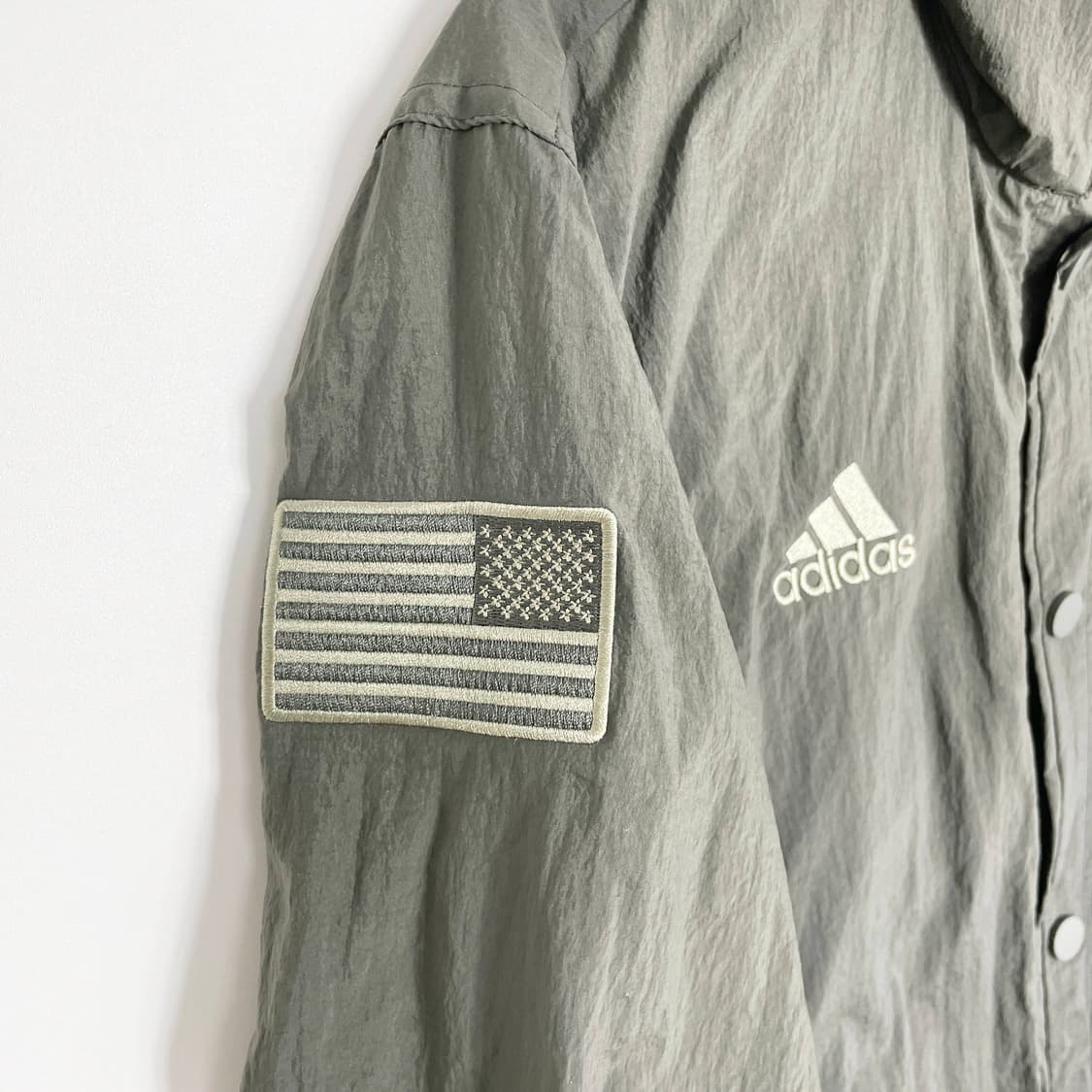 D2 아디다스 새상품 캔자스 제이hawks 살루트 투 서비스 풀스냅 재킷 상품이미지5