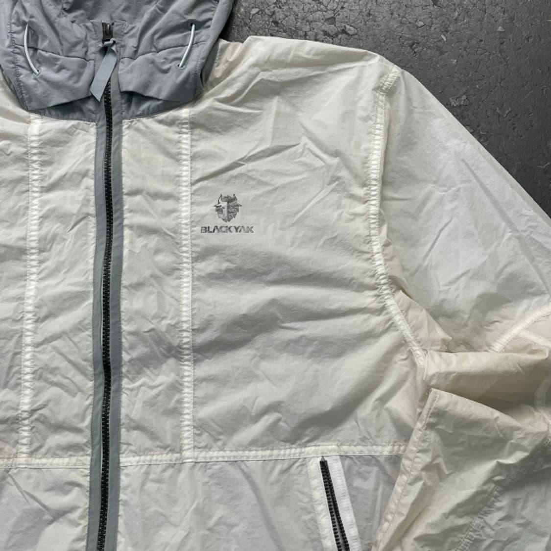 100 블랙야크 경량 바람막이  상품이미지2