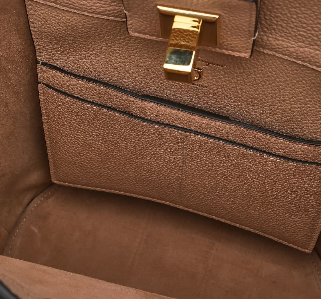 [S급] 페라가모 카프스킨 스튜디오 버킷백 숄더백 판매합니다!!! 상품이미지5