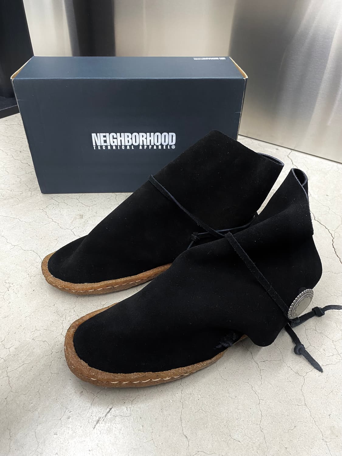 네이버후드 카우하이드 콘초 모크 부츠 상품이미지1