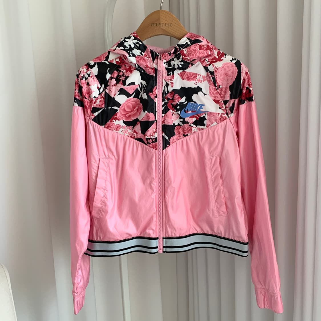 나이키 NIKE 주니어 플라워 포인트 후드 바람막이 상품이미지1