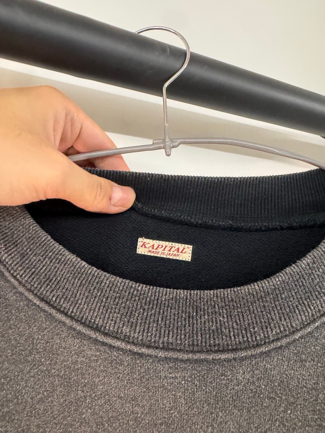 캐피탈 맨투맨 래글런 크루 스웨트 스피크이지 컬리지 블랙 팝니다 상품이미지2