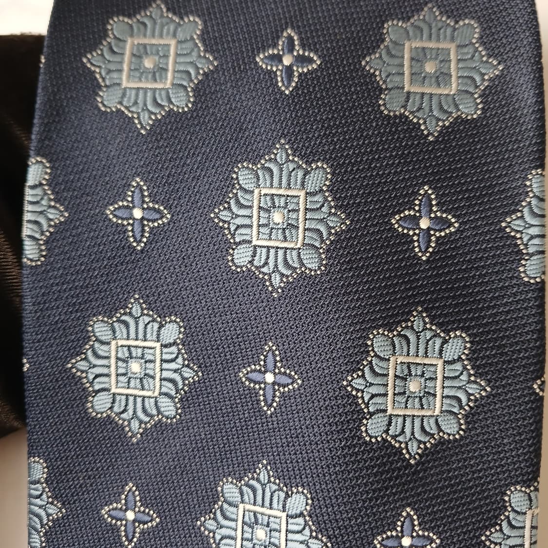 아쿠아스큐텀 실크 자카드 패턴 넥타이 9.6cm A등급 A19772
 상품이미지6