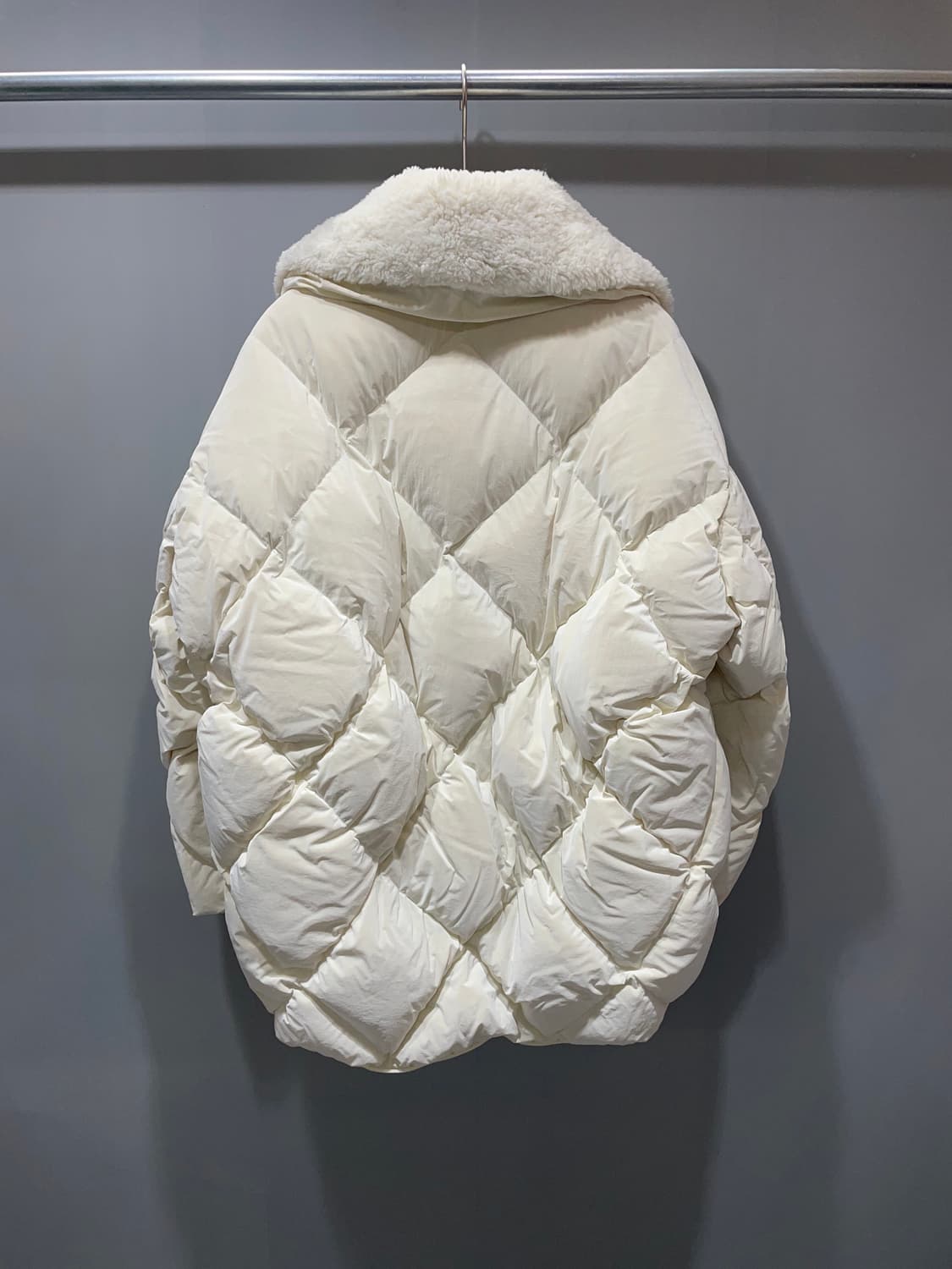 (정품/새상품) 옌키옌키 여성 화이트 퀼팅 구스다운 퀸 패딩 점퍼 상품이미지2