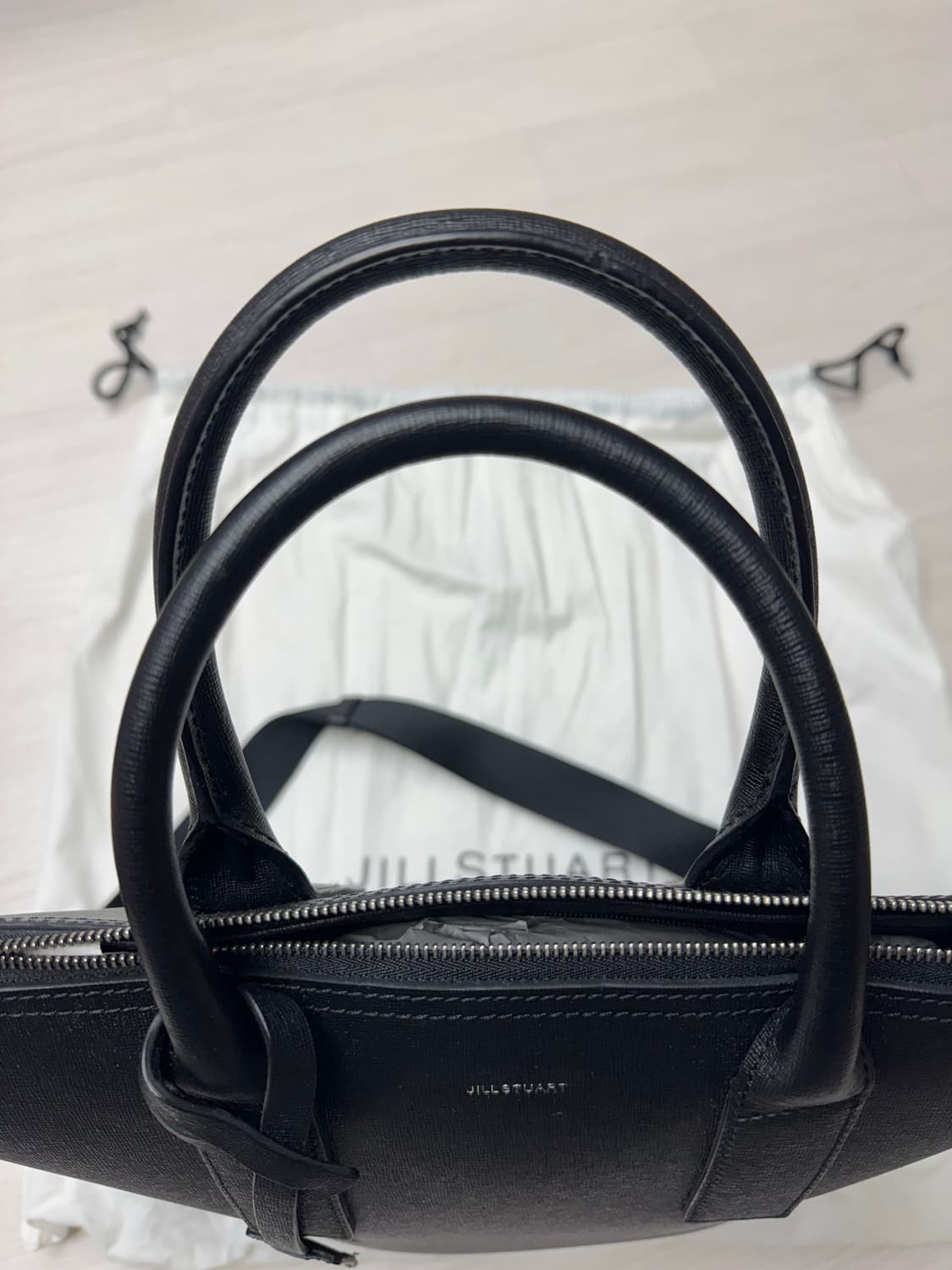 질스튜어트 뉴욕 리날디 도트백 판매합니다. 상품이미지3