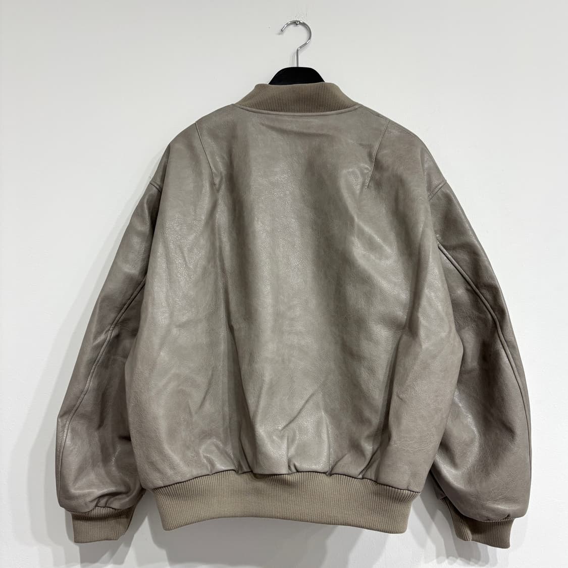 [새상품] 레더 바시티 누빔점퍼 상품이미지4