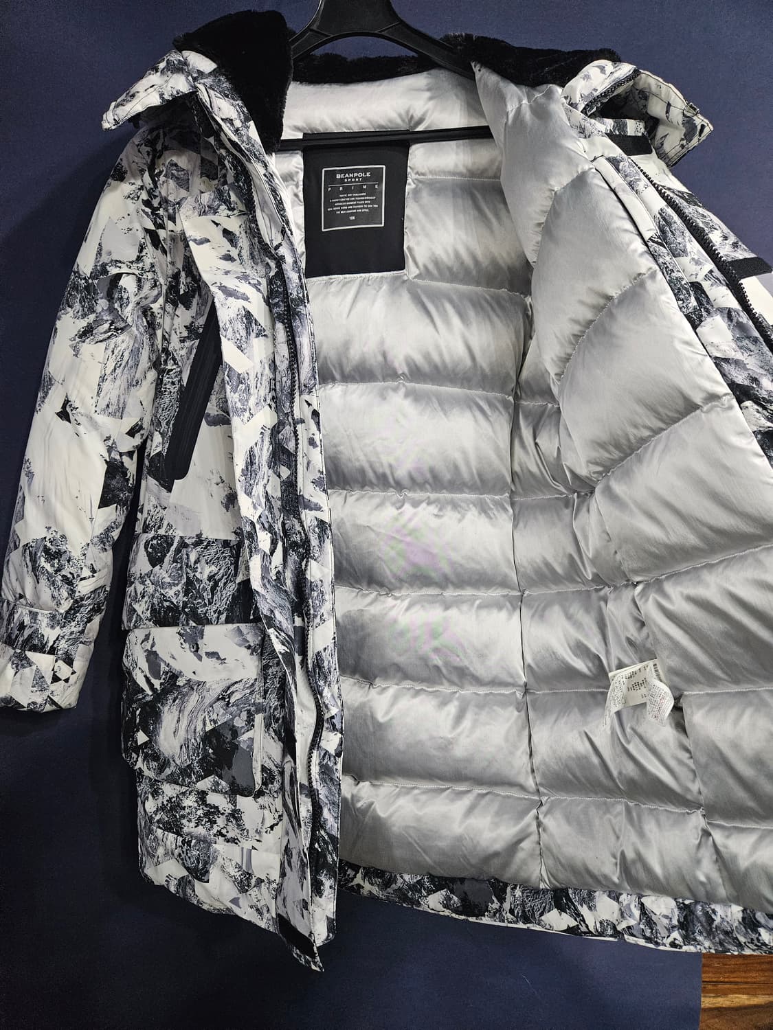 빈폴 문양 남성 100 구스다운 패딩  상품이미지8