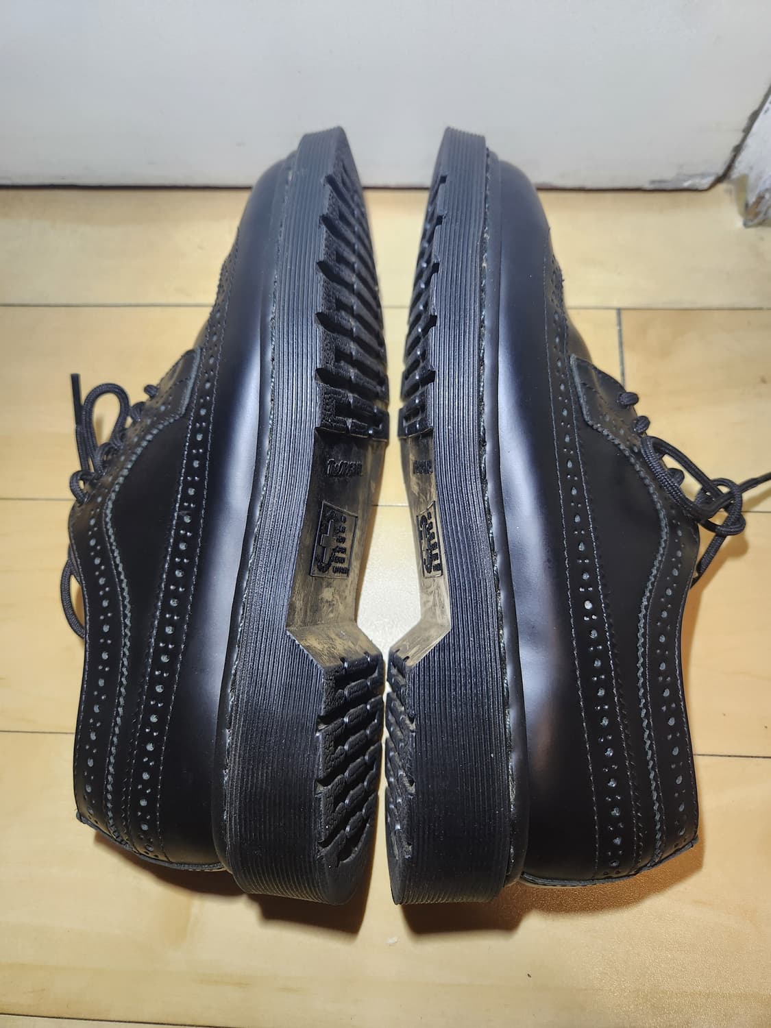 (260)닥터마틴 윙팁 블랙 더비슈즈 상품이미지4