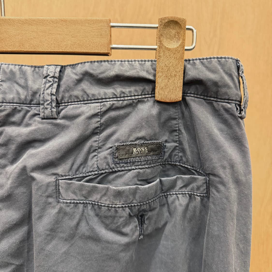 휴고 보스 코튼 트윌 팬츠 백 로고 탭 디테일 스트레이트핏 블루 상품이미지6