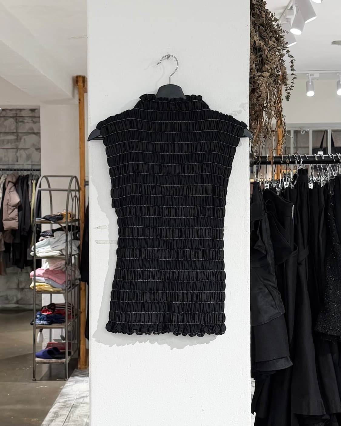 이세이 미야케 네이비 플리츠 스트라이프 슬리브리스 탑 상품이미지6