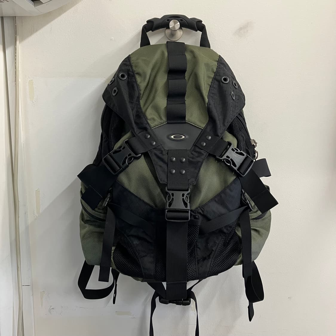 N19 오클리 백팩 상품이미지1