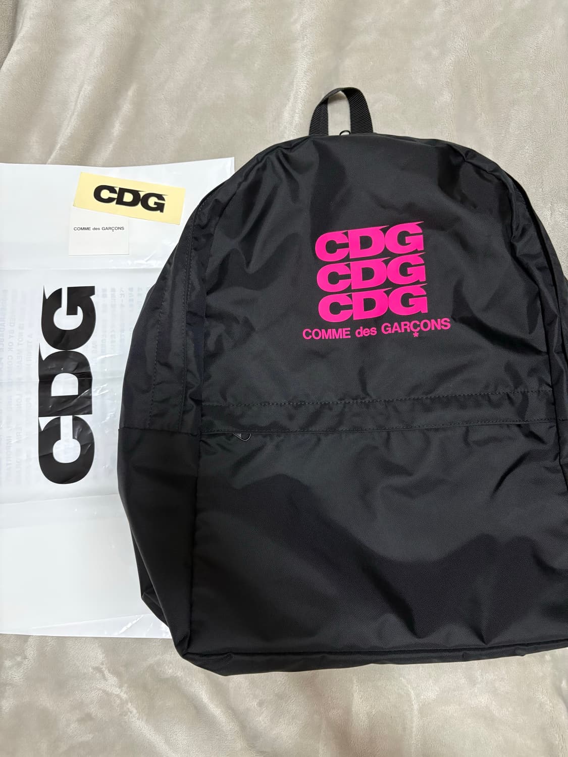 CDG 플로레센트 프린티드 백팩 블랙 핑크 상품이미지1