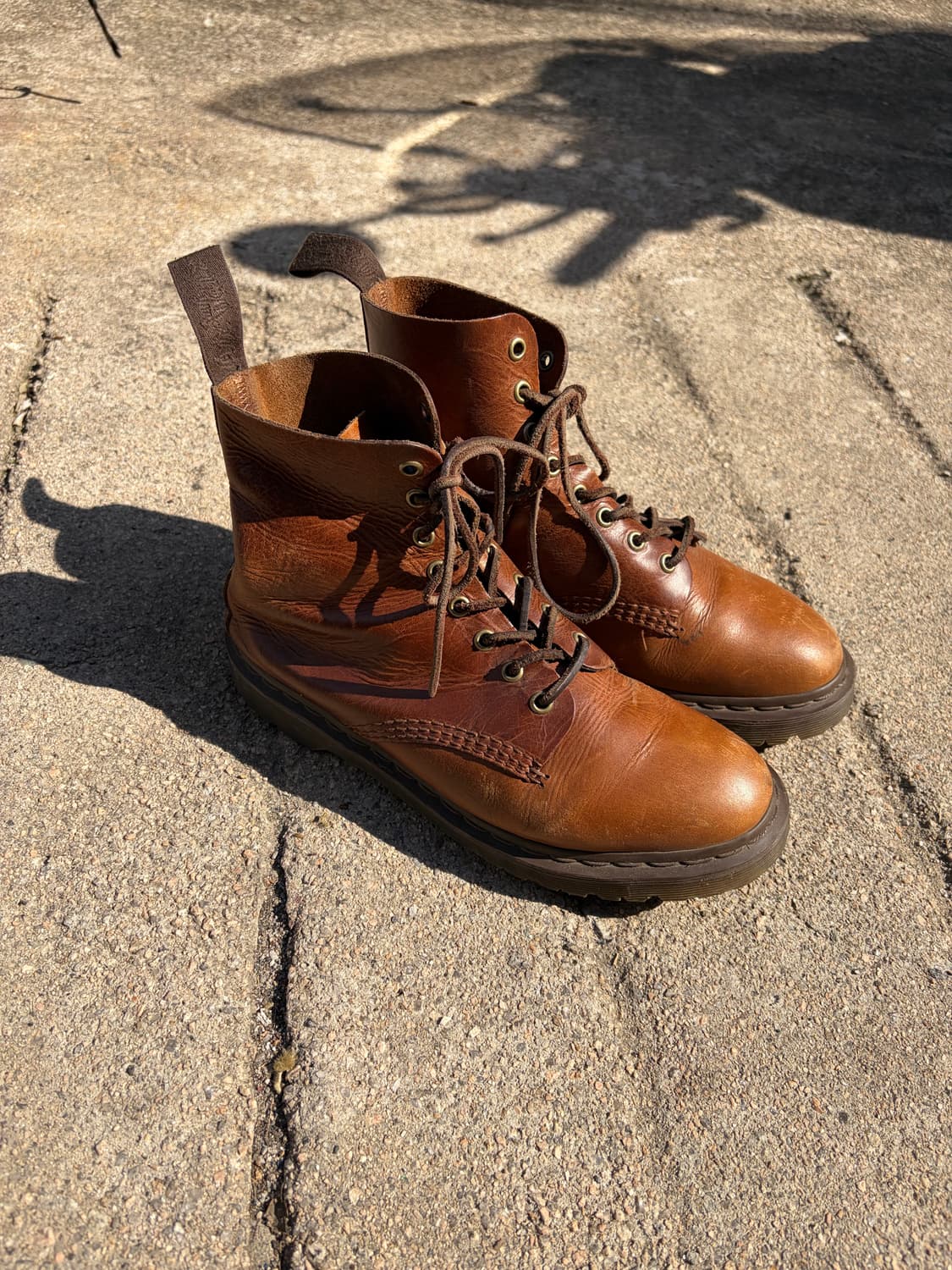 260) Dr. Martens 브라운 레더 레이스업 부츠 상품이미지1