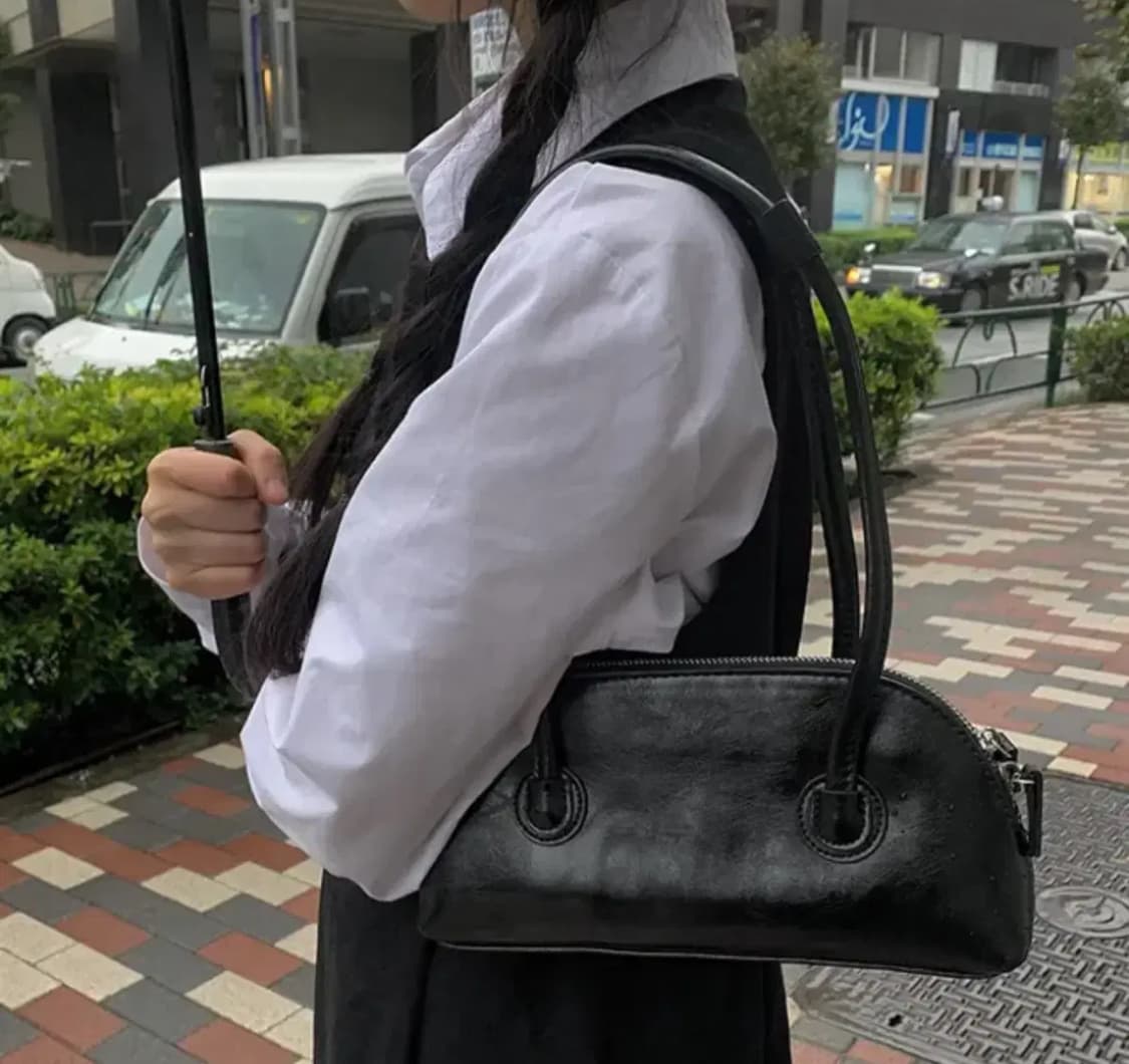 애니원모어 헨드리 라운드 숄더백 블랙 상품이미지2