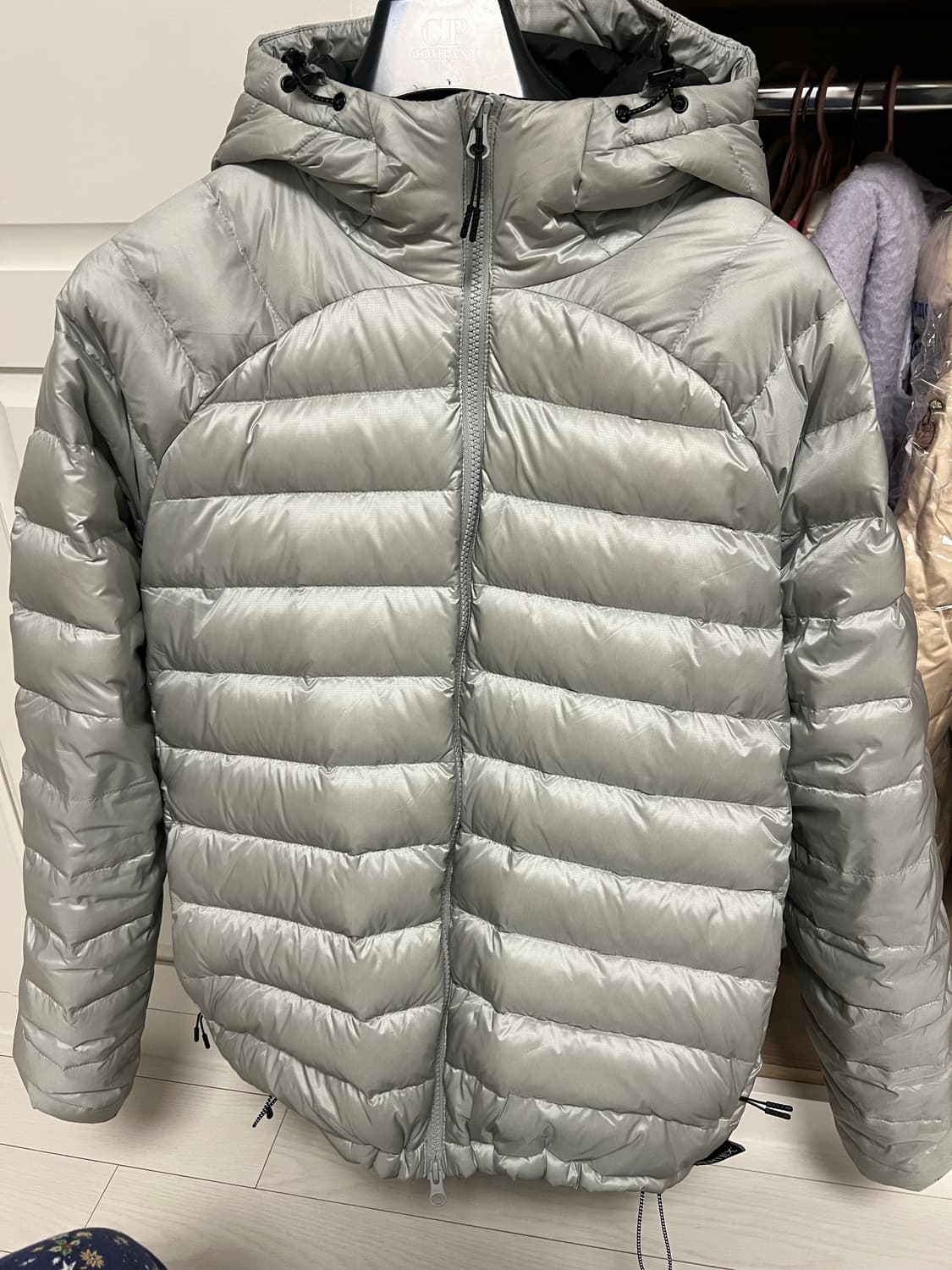 페더다운 그리드 다운 패딩 라이트그레이 L 상품이미지3