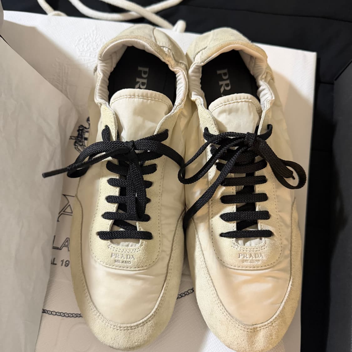 프라다 컬랩스 리나일론 스웨이드 아이보리 7.5 상품이미지2
