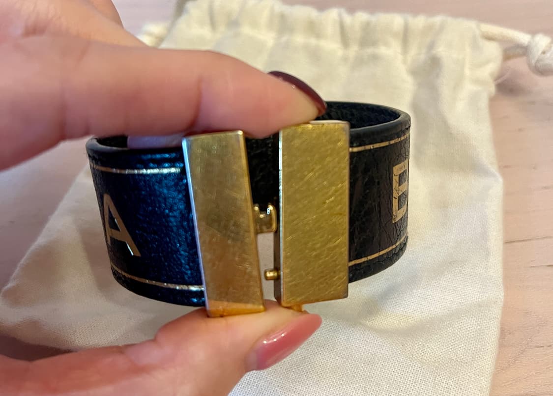 발렌시아가 Balenciaga 로고 커프 레더 팔찌 블랙 M 상품이미지5