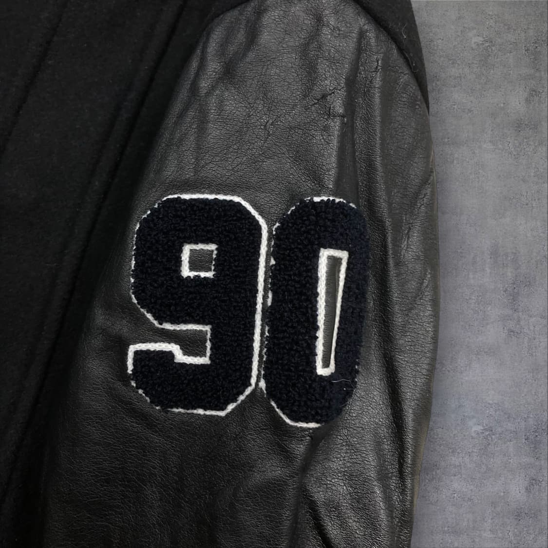 LG 트윈스 블랙 컬러 빅로고 바시티 자켓 상품이미지3