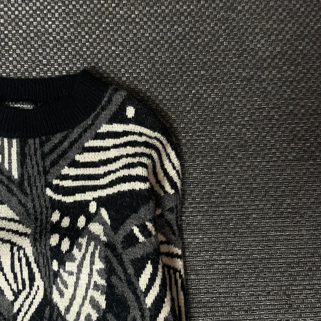 빈티지 그레이 패턴 긴팔 니트 상품이미지3